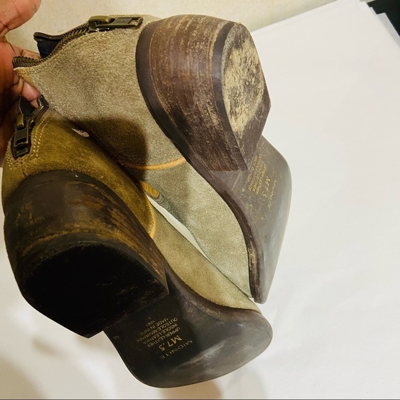 Steve Madden Midnite Women Gray Suede Beige Trim Cowboy Ankle Boots Sz 7.5M - Picture 6 of 6